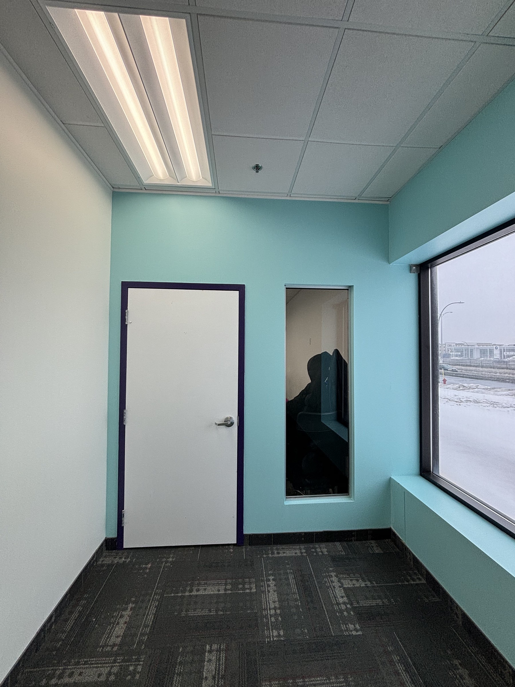Bureau commercial repeint
